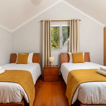 Vanda House Com 2 Quartos Vista Mar E Montanha No Centro Da Ilha * Tabua (Madeira)