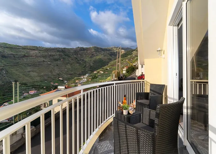 Vanda House Com 2 Quartos Vista Mar E Montanha No Centro Da Ilha * Tabua (Madeira)