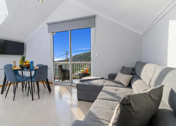 Vanda House Com 2 Quartos Vista Mar E Montanha No Centro Da Ilha بيت للعطل