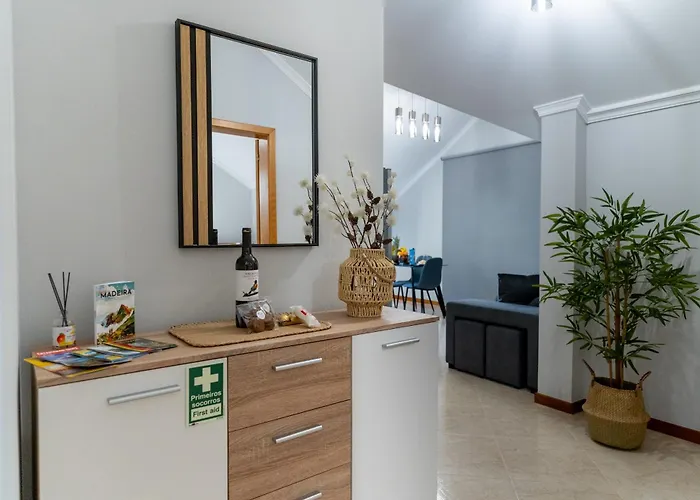 Vanda House Com 2 Quartos Vista Mar E Montanha No Centro Da Ilha بيت للعطل